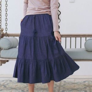 Dainty Jewells walking in the Meadow tiered dark wash skirt sizeM excellent cond